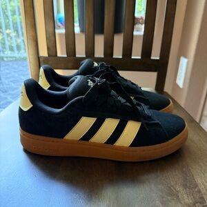 Women’s Adidas Grand Court Alpha 00s